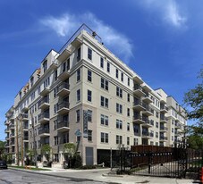 Howell Uptown in Dallas, TX - Building Photo