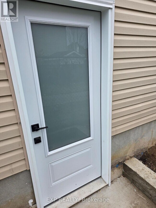 180 Chenoa Way in Ottawa, ON - Building Photo - Building Photo