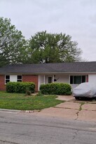 207 Arnett Dr, Unit 2 Bedroom 2 Bathroom in Euless, TX - Building Photo