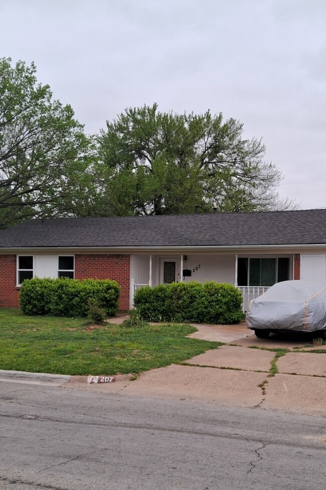 207 Arnett Dr, Unit 2 Bedroom 2 Bathroom, Unit 2 Bedroom 2 Bathroom