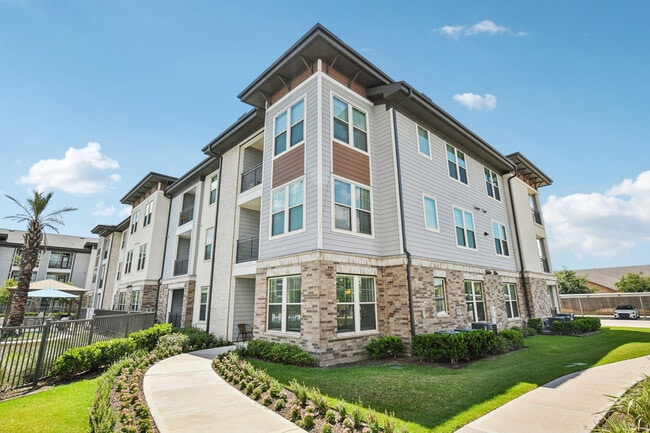 Lakecrest Apartments in Katy, TX - Building Photo - Building Photo