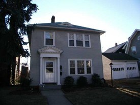 1325 Laclede Rd in Toledo, OH - Building Photo