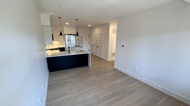 11 Lothrop St, Unit 506 in Boston, MA - Foto de edificio - Building Photo