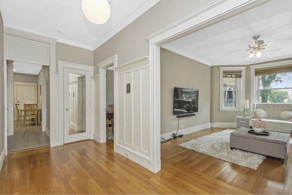 19 Westbourne Ter, Unit 1 in Brookline, MA - Building Photo