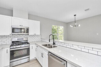 819 E 40th St in Houston, TX - Building Photo - Building Photo