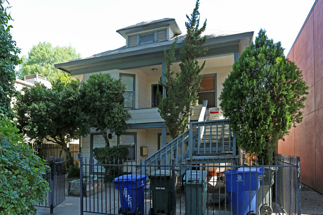 2319 P St in Sacramento, CA - Building Photo - Building Photo