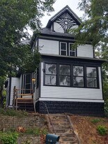 1015 14th St in Moline, IL - Building Photo