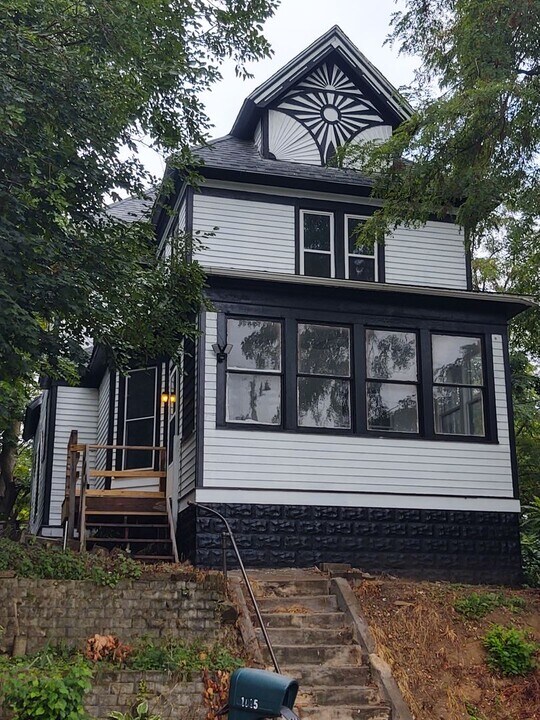 1015 14th St in Moline, IL - Building Photo