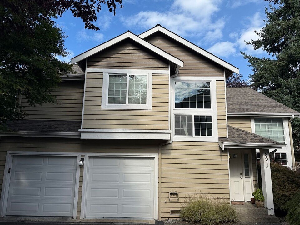 8014 118th Ct NE in Kirkland, WA - Building Photo
