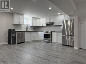 4 Robinson St in Markham, ON - Building Photo - Building Photo