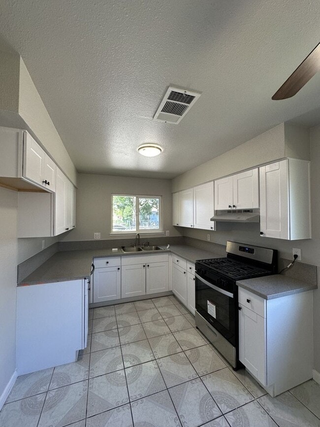 property at 668 Gannet Ct