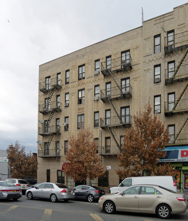 547 E 180th St in Bronx, NY - Building Photo