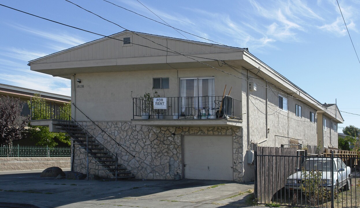 1828 Powell St in San Pablo, CA - Building Photo