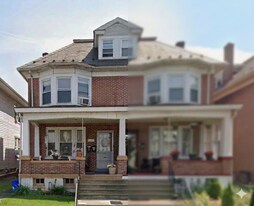 1608 Northampton St, Unit 2ND Floor in Easton, PA - Building Photo