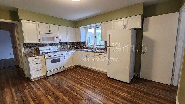 410 Monroe St in Oswego, IL - Building Photo - Building Photo
