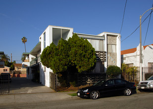 1043 S New Hampshire Ave in Los Angeles, CA - Building Photo - Building Photo