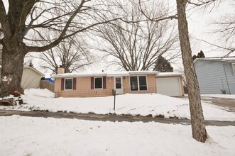 3960 Willow Heights Dr SW in Rochester, MN - Foto de edificio - Building Photo