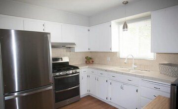 1187 Gladys Way in Hanford, CA - Building Photo - Building Photo