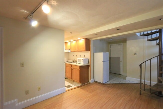 12 Mt Auburn St, Unit 2 in Cambridge, MA - Building Photo - Building Photo