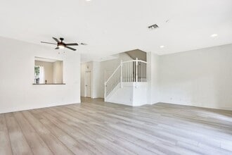 8021 Murano Cir in Palm Beach Gardens, FL - Building Photo - Building Photo