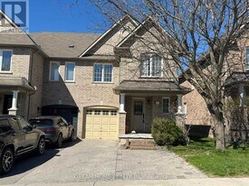 222 Coleridge Dr in Newmarket, ON - Building Photo