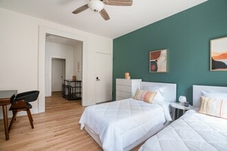 327 E 75th St in New York, NY - Building Photo - Building Photo