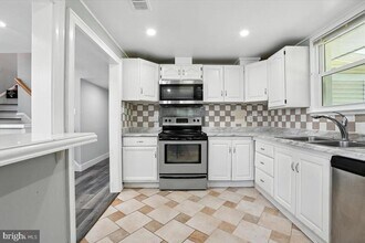 13008 Kimbrough Ln in Woodbridge, VA - Foto de edificio - Building Photo
