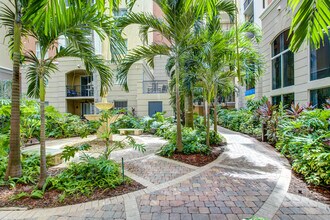 17150 N Bay Rd, Unit 2810 in Sunny Isles Beach, FL - Building Photo - Building Photo