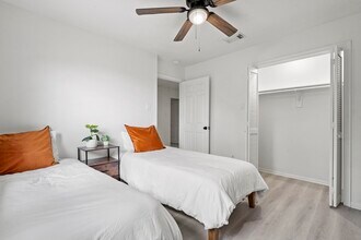 604 Lochnell Dr in Houston, TX - Building Photo - Building Photo