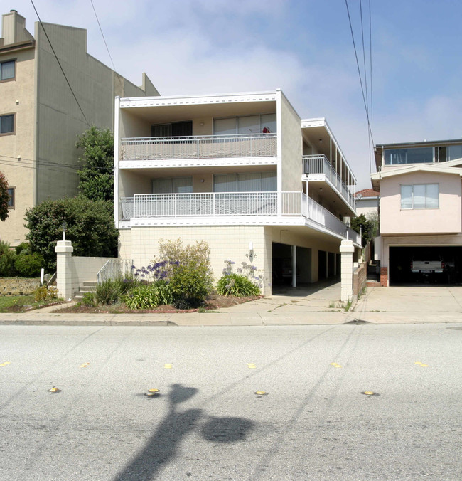 946 Grand Ave in South San Francisco, CA - Building Photo - Building Photo