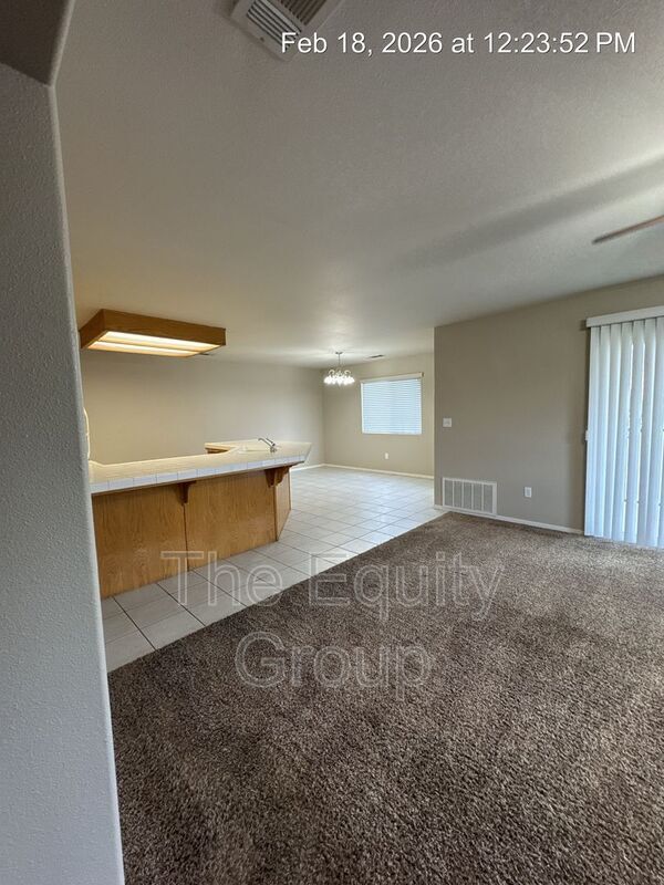 2647 W Lark Ave in Visalia, CA - Building Photo - Building Photo