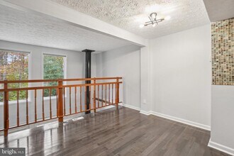 8474 Sugar Creek Ln in Springfield, VA - Building Photo - Building Photo