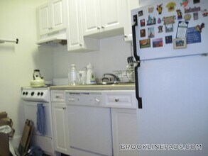 17 Fairbanks St in Brookline, MA - Building Photo - Building Photo