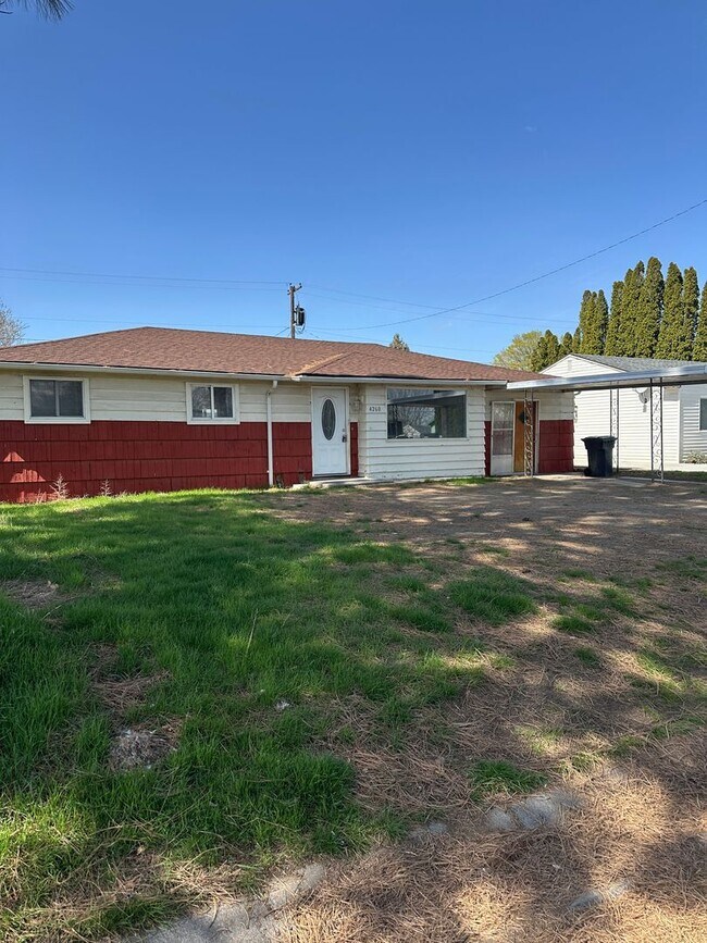 property at 4260 Star Dr NE