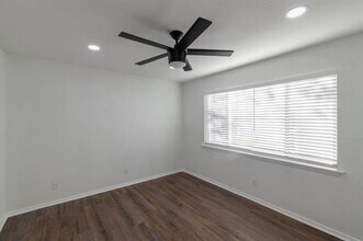 5921 Gaston Ave in Dallas, TX - Foto de edificio - Building Photo