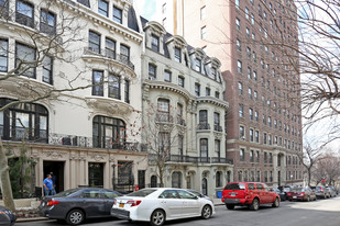 318 W 105th St in New York, NY - Building Photo