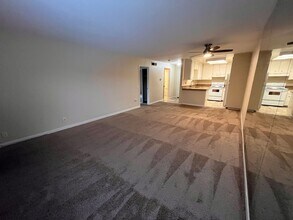 10350 Caminito Cuervo in San Diego, CA - Building Photo - Building Photo