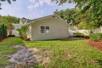 1305 Clipper Ln in Wilmington, NC - Foto de edificio - Building Photo