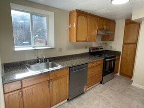 803 N 122nd St,, Unit 803-B in Seattle, WA - Building Photo - Building Photo