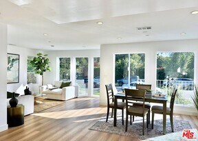 3031 Vineyard Ave in Los Angeles, CA - Building Photo