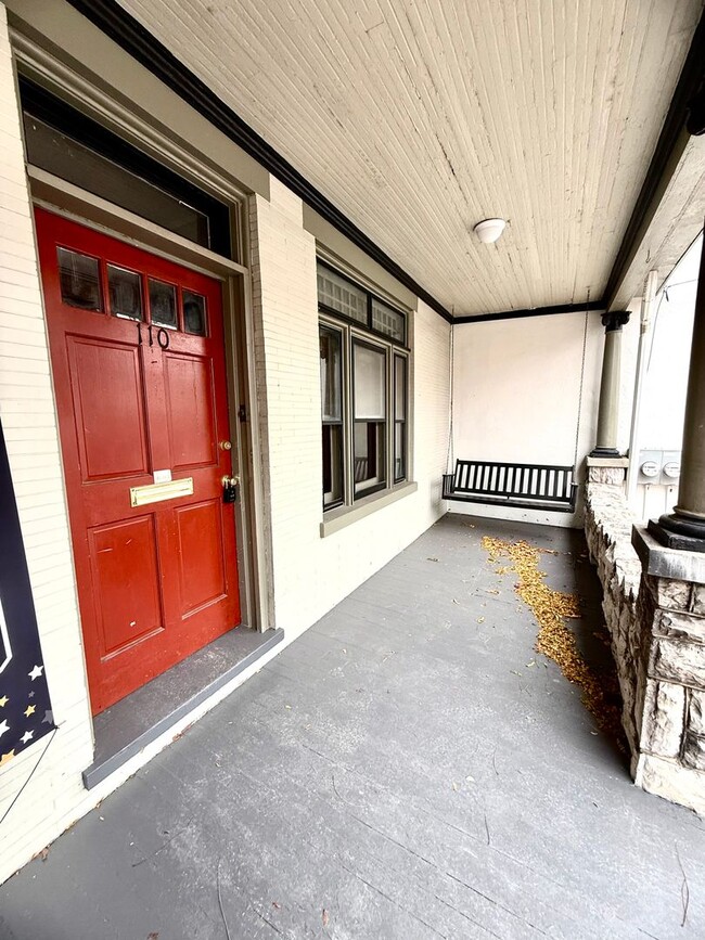 110 W Pomfret St in Carlisle, PA - Building Photo - Building Photo