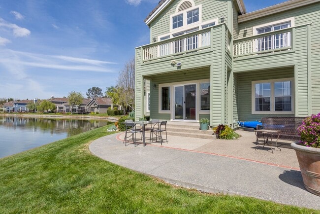 property at 552 Island Pl