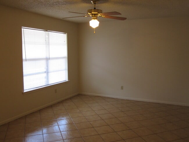 104 Stanford Dr, Unit 104 Stanford Dr Apt C in Lafayette, LA - Foto de edificio - Building Photo