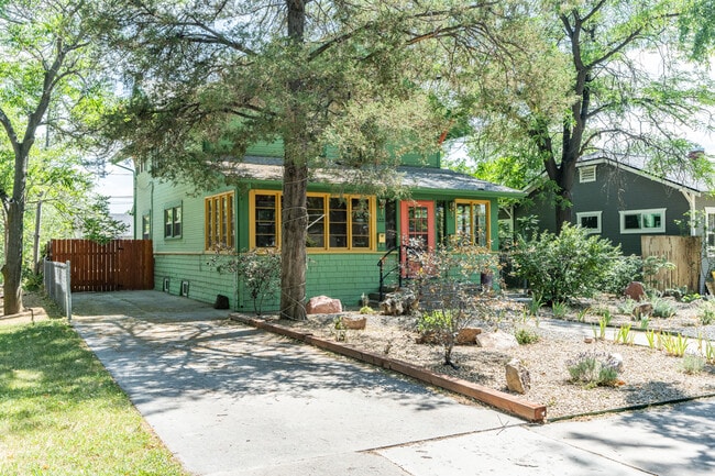 1221 Main St