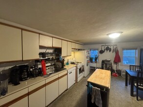 65R Cedar St, Unit 2 in Somerville, MA - Building Photo - Building Photo