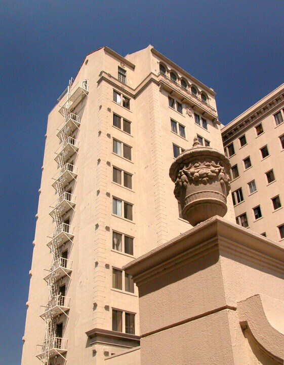 Willmore Apartments in Long Beach, CA - Building Photo