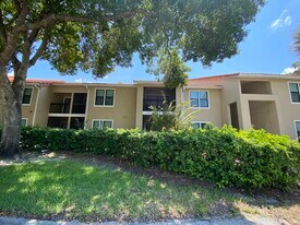 4061 Crockers Lake Blvd in Sarasota, FL - Building Photo