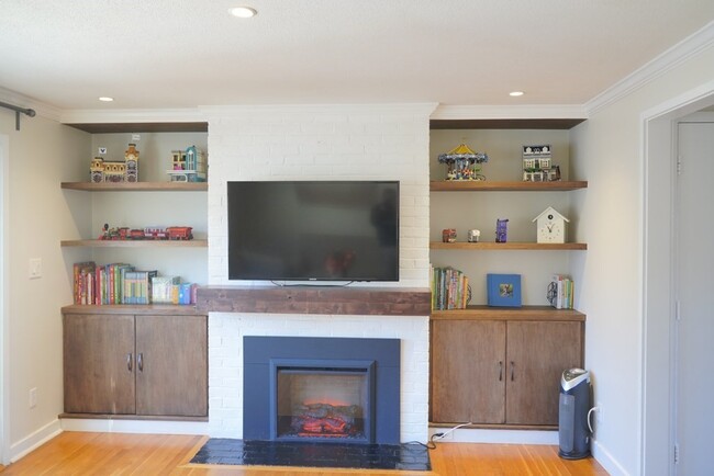 11 Oak St in Wellesley, MA - Building Photo - Building Photo