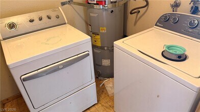 2754 Aarondavid Dr in Las Vegas, NV - Building Photo - Building Photo