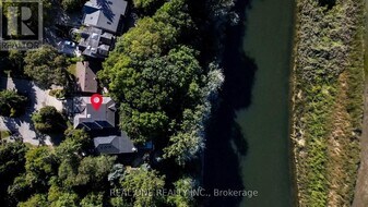 38 Stonegate Rd in Toronto, ON - Building Photo